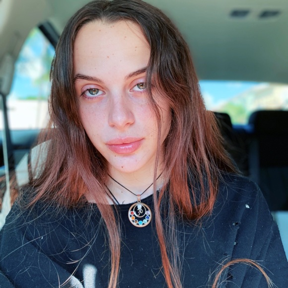 Meet your Posher, Demitria - Picture 3 of 3